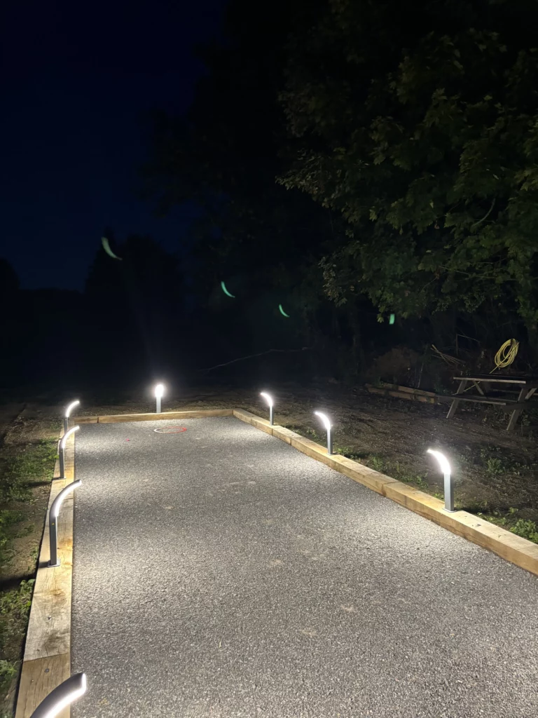 Terrain de pétanque de nuit